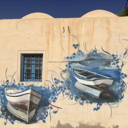 Erriadh ist nicht nur Sitz der Synagoge sondern auch bekannt für seine fantasievollen Streetart-Graffitis  - (c) Enric Boixadós