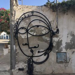 Erriadh ist nicht nur Sitz der Synagoge sondern auch bekannt für seine fantasievollen Streetart-Graffitis  - (c) Enric Boixadós