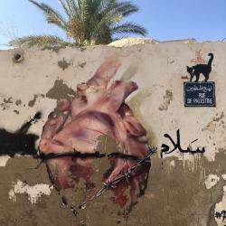 Erriadh ist nicht nur Sitz der Synagoge sondern auch bekannt für seine fantasievollen Streetart-Graffitis  - (c) Enric Boixadós