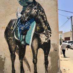 Erriadh ist nicht nur Sitz der Synagoge sondern auch bekannt für seine fantasievollen Streetart-Graffitis  - (c) Enric Boixadós
