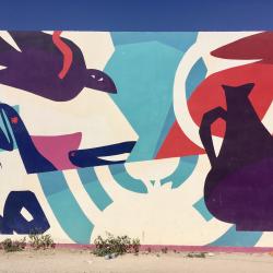 Erriadh ist nicht nur Sitz der Synagoge sondern auch bekannt für seine fantasievollen Streetart-Graffitis  - (c) Enric Boixadós