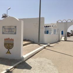 Die Synagoge La Ghriba auf Djerba ist die älteste noch erhaltene Synagoge Afrikas, angeblich mit einem Grundstein des zerstörten Tempels von Jerusalem - (c) Enric Boixadós