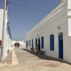 Die Synagoge La Ghriba auf Djerba ist die älteste noch erhaltene Synagoge Afrikas, angeblich mit einem Grundstein des zerstörten Tempels von Jerusalem - (c) Enric Boixadós