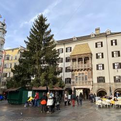 Die Altstadt von Innsbruck mit dem Goldenen Dachl zur Weihnachtszeit - (c) Gabi Dräger